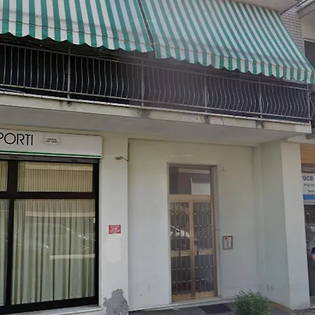 アパート Krystal *